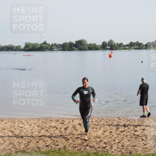 21.06.2025 - 27. Vierlanden-Triathlon MichiJ http://msf.ph/oto/7979221 15.06.2026 08:55:37 Schwimmen 225 meine-sportfotos.de
