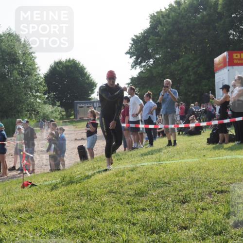 15.06.2025 - 27. Vierlanden-Triathlon KatJ http://msf.ph/oto/7979225 15.06.2025 08:43:08 Schwimmen 18, 72, 100, 139 meine-sportfotos.de