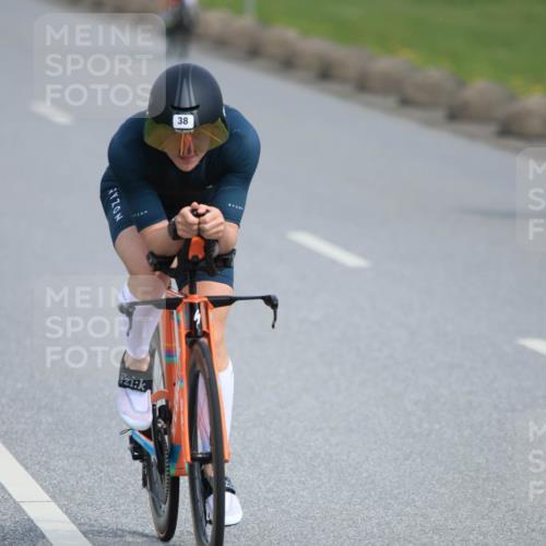 15.06.2025 - 27. Vierlanden-Triathlon H.Heesch http://msf.ph/oto/7979227 15.06.2025 10:30:18 Radfahren 38, 185, 239, 248, 515, 602 meine-sportfotos.de