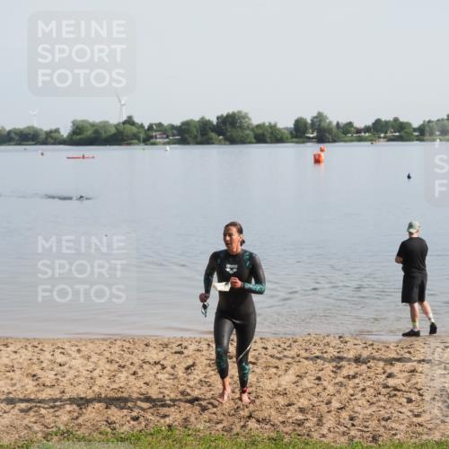 21.06.2025 - 27. Vierlanden-Triathlon MichiJ http://msf.ph/oto/7979230 15.06.2026 08:55:37 Schwimmen 225 meine-sportfotos.de