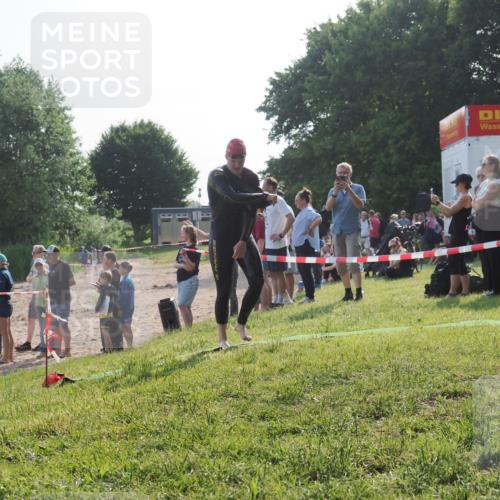 15.06.2025 - 27. Vierlanden-Triathlon KatJ http://msf.ph/oto/7979231 15.06.2025 08:43:08 Schwimmen 18, 72, 100, 139 meine-sportfotos.de