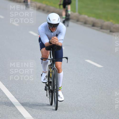 15.06.2025 - 27. Vierlanden-Triathlon H.Heesch http://msf.ph/oto/7979232 15.06.2025 10:30:20 Radfahren 38, 185, 239, 248, 515, 563, 602 meine-sportfotos.de