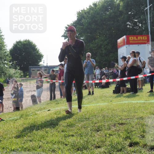 15.06.2025 - 27. Vierlanden-Triathlon KatJ http://msf.ph/oto/7979234 15.06.2025 08:43:10 Schwimmen 18, 72, 100, 139 meine-sportfotos.de