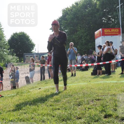 15.06.2025 - 27. Vierlanden-Triathlon KatJ http://msf.ph/oto/7979239 15.06.2025 08:43:10 Schwimmen 18, 72, 100, 139 meine-sportfotos.de