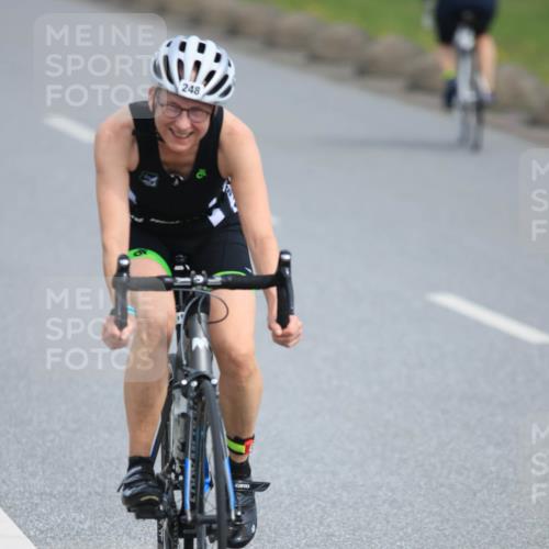15.06.2025 - 27. Vierlanden-Triathlon H.Heesch http://msf.ph/oto/7979242 15.06.2025 10:30:25 Radfahren 239, 248, 515, 563 meine-sportfotos.de