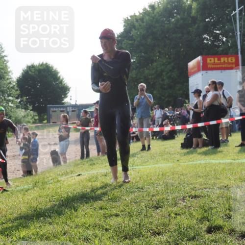 15.06.2025 - 27. Vierlanden-Triathlon KatJ http://msf.ph/oto/7979248 15.06.2025 08:43:10 Schwimmen 18, 72, 100, 139 meine-sportfotos.de