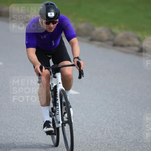 15.06.2025 - 27. Vierlanden-Triathlon H.Heesch http://msf.ph/oto/7979250 15.06.2025 10:30:36 Radfahren 5, 619 meine-sportfotos.de
