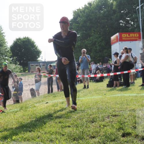 15.06.2025 - 27. Vierlanden-Triathlon KatJ http://msf.ph/oto/7979252 15.06.2025 08:43:10 Schwimmen 18, 72, 100, 139 meine-sportfotos.de