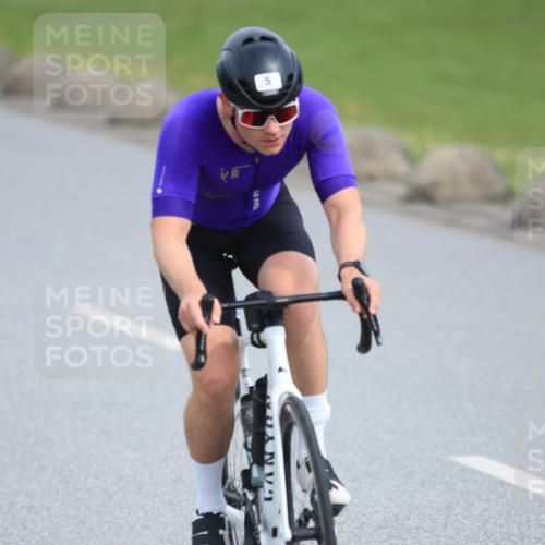 15.06.2025 - 27. Vierlanden-Triathlon H.Heesch http://msf.ph/oto/7979253 15.06.2025 10:30:36 Radfahren 5, 619 meine-sportfotos.de