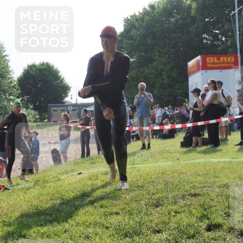 15.06.2025 - 27. Vierlanden-Triathlon KatJ http://msf.ph/oto/7979256 15.06.2025 08:43:10 Schwimmen 18, 72, 100, 139 meine-sportfotos.de