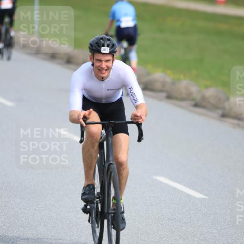 15.06.2025 - 27. Vierlanden-Triathlon H.Heesch http://msf.ph/oto/7979257 15.06.2025 10:31:02 Radfahren 11, 111, 135, 207, 303, 356, 474 meine-sportfotos.de