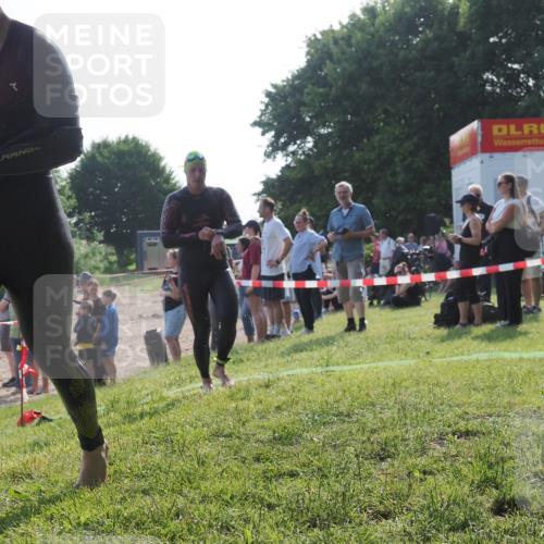 15.06.2025 - 27. Vierlanden-Triathlon KatJ http://msf.ph/oto/7979262 15.06.2025 08:43:12 Schwimmen 72, 100, 139 meine-sportfotos.de