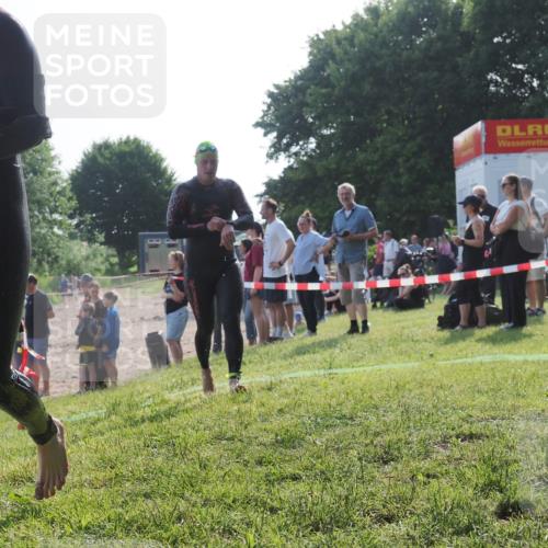 15.06.2025 - 27. Vierlanden-Triathlon KatJ http://msf.ph/oto/7979266 15.06.2025 08:43:12 Schwimmen 72, 100, 139 meine-sportfotos.de