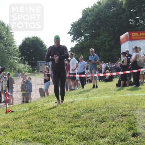 15.06.2025 - 27. Vierlanden-Triathlon KatJ http://msf.ph/oto/7979277 15.06.2025 08:43:12 Schwimmen 72, 100, 139 meine-sportfotos.de