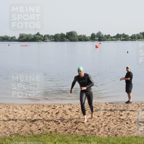 21.06.2025 - 27. Vierlanden-Triathlon MichiJ http://msf.ph/oto/7979281 15.06.2026 08:56:16 Schwimmen 239 meine-sportfotos.de