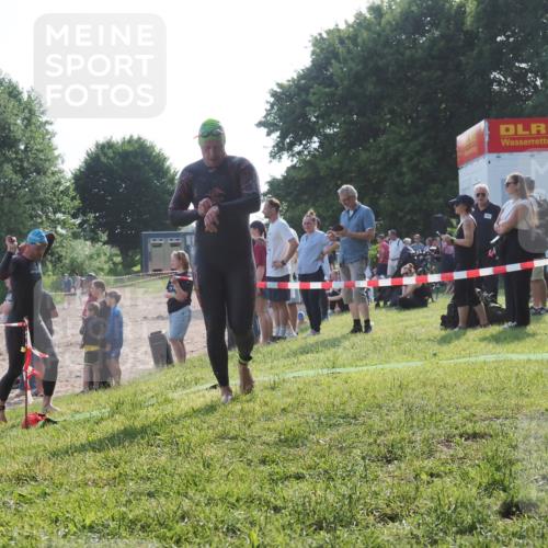 15.06.2025 - 27. Vierlanden-Triathlon KatJ http://msf.ph/oto/7979287 15.06.2025 08:43:12 Schwimmen 72, 100, 139 meine-sportfotos.de
