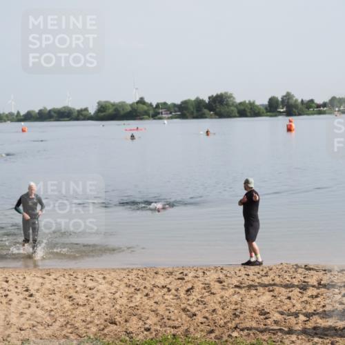 21.06.2025 - 27. Vierlanden-Triathlon MichiJ http://msf.ph/oto/7979290 15.06.2026 08:58:02 Schwimmen 157 meine-sportfotos.de