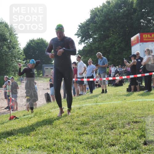 15.06.2025 - 27. Vierlanden-Triathlon KatJ http://msf.ph/oto/7979291 15.06.2025 08:43:13 Schwimmen 72, 100, 139 meine-sportfotos.de