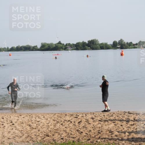 21.06.2025 - 27. Vierlanden-Triathlon MichiJ http://msf.ph/oto/7979294 15.06.2026 08:58:02 Schwimmen 157 meine-sportfotos.de