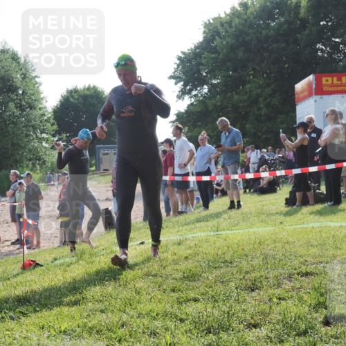 15.06.2025 - 27. Vierlanden-Triathlon KatJ http://msf.ph/oto/7979295 15.06.2025 08:43:13 Schwimmen 72, 100, 139 meine-sportfotos.de