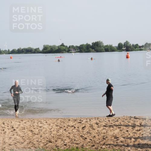 21.06.2025 - 27. Vierlanden-Triathlon MichiJ http://msf.ph/oto/7979298 15.06.2026 08:58:02 Schwimmen 157 meine-sportfotos.de