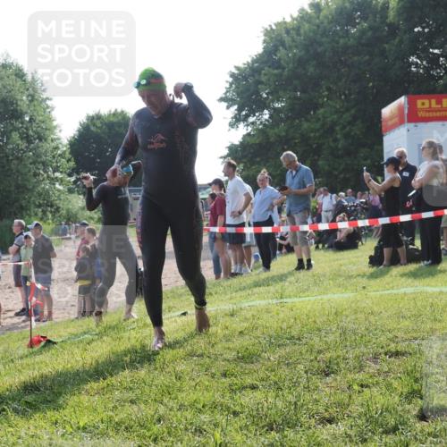 15.06.2025 - 27. Vierlanden-Triathlon KatJ http://msf.ph/oto/7979300 15.06.2025 08:43:13 Schwimmen 72, 100, 139 meine-sportfotos.de