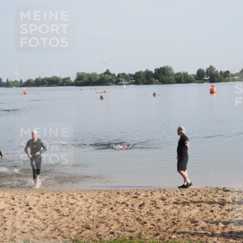 21.06.2025 - 27. Vierlanden-Triathlon MichiJ http://msf.ph/oto/7979302 15.06.2026 08:58:02 Schwimmen 157 meine-sportfotos.de
