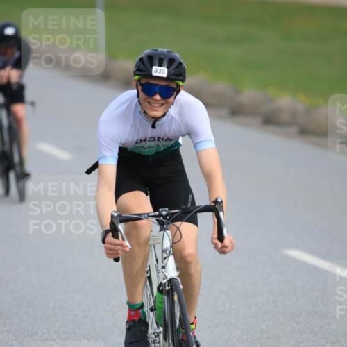 15.06.2025 - 27. Vierlanden-Triathlon H.Heesch http://msf.ph/oto/7979305 15.06.2025 10:31:18 Radfahren 2, 178, 255, 267, 335, 578 meine-sportfotos.de