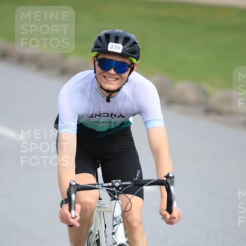 15.06.2025 - 27. Vierlanden-Triathlon H.Heesch http://msf.ph/oto/7979314 15.06.2025 10:31:18 Radfahren 2, 178, 255, 267, 335, 578 meine-sportfotos.de