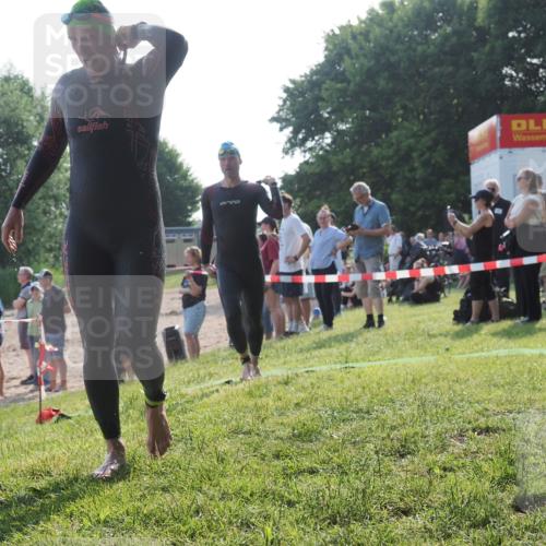 15.06.2025 - 27. Vierlanden-Triathlon KatJ http://msf.ph/oto/7979315 15.06.2025 08:43:14 Schwimmen 72, 100, 139 meine-sportfotos.de