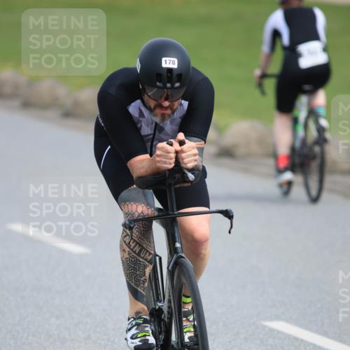 15.06.2025 - 27. Vierlanden-Triathlon H.Heesch http://msf.ph/oto/7979318 15.06.2025 10:31:19 Radfahren 2, 178, 255, 267, 335, 578 meine-sportfotos.de