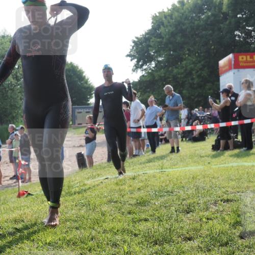 15.06.2025 - 27. Vierlanden-Triathlon KatJ http://msf.ph/oto/7979319 15.06.2025 08:43:14 Schwimmen 72, 100, 139 meine-sportfotos.de