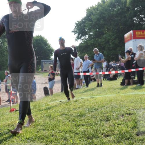 15.06.2025 - 27. Vierlanden-Triathlon KatJ http://msf.ph/oto/7979324 15.06.2025 08:43:14 Schwimmen 72, 100, 139 meine-sportfotos.de