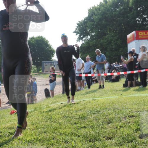 15.06.2025 - 27. Vierlanden-Triathlon KatJ http://msf.ph/oto/7979329 15.06.2025 08:43:14 Schwimmen 72, 100, 139 meine-sportfotos.de