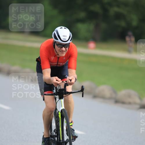 15.06.2025 - 27. Vierlanden-Triathlon H.Heesch http://msf.ph/oto/7979330 15.06.2025 10:31:31 Radfahren 191, 231 meine-sportfotos.de
