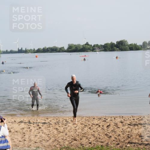 21.06.2025 - 27. Vierlanden-Triathlon MichiJ http://msf.ph/oto/7979331 15.06.2026 08:58:04 Schwimmen 151, 157 meine-sportfotos.de