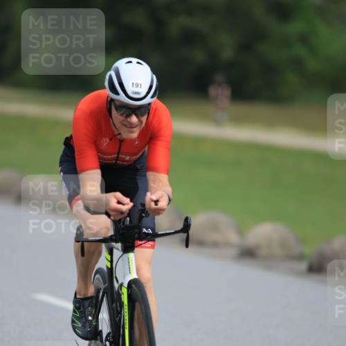 15.06.2025 - 27. Vierlanden-Triathlon H.Heesch http://msf.ph/oto/7979332 15.06.2025 10:31:31 Radfahren 191, 231 meine-sportfotos.de