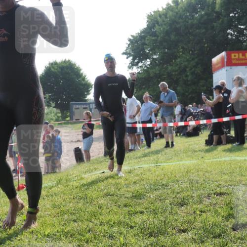 15.06.2025 - 27. Vierlanden-Triathlon KatJ http://msf.ph/oto/7979334 15.06.2025 08:43:15 Schwimmen 11, 72, 100, 139 meine-sportfotos.de