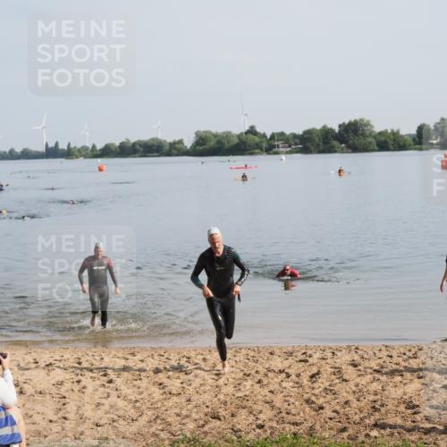 21.06.2025 - 27. Vierlanden-Triathlon MichiJ http://msf.ph/oto/7979335 15.06.2026 08:58:04 Schwimmen 151, 157 meine-sportfotos.de