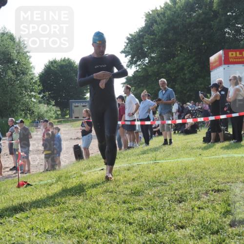 15.06.2025 - 27. Vierlanden-Triathlon KatJ http://msf.ph/oto/7979343 15.06.2025 08:43:15 Schwimmen 11, 72, 100, 139 meine-sportfotos.de