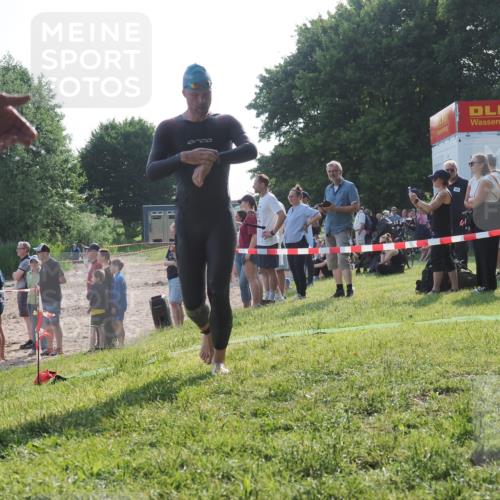 15.06.2025 - 27. Vierlanden-Triathlon KatJ http://msf.ph/oto/7979347 15.06.2025 08:43:15 Schwimmen 11, 72, 100, 139 meine-sportfotos.de