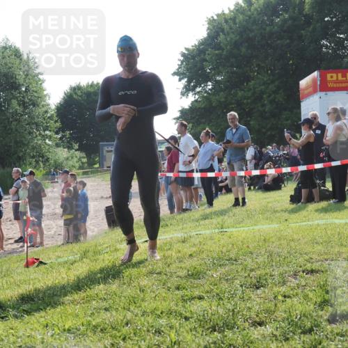 15.06.2025 - 27. Vierlanden-Triathlon KatJ http://msf.ph/oto/7979353 15.06.2025 08:43:15 Schwimmen 11, 72, 100, 139 meine-sportfotos.de