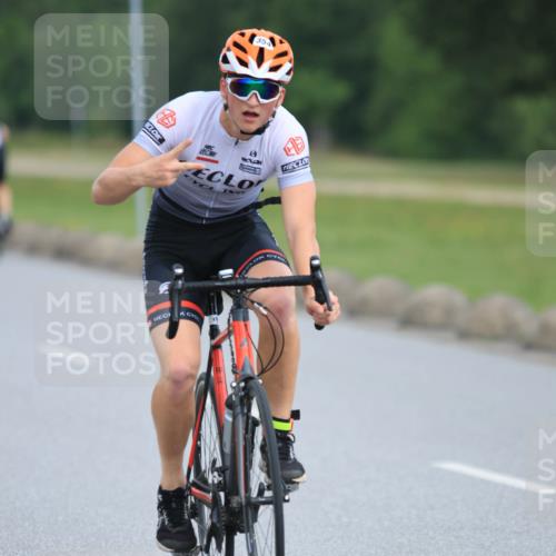 15.06.2025 - 27. Vierlanden-Triathlon H.Heesch http://msf.ph/oto/7979354 15.06.2025 10:32:04 Radfahren 30, 223, 354, 500 meine-sportfotos.de