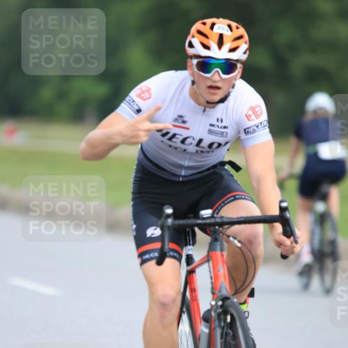 15.06.2025 - 27. Vierlanden-Triathlon H.Heesch http://msf.ph/oto/7979363 15.06.2025 10:32:05 Radfahren 30, 223, 354, 500 meine-sportfotos.de