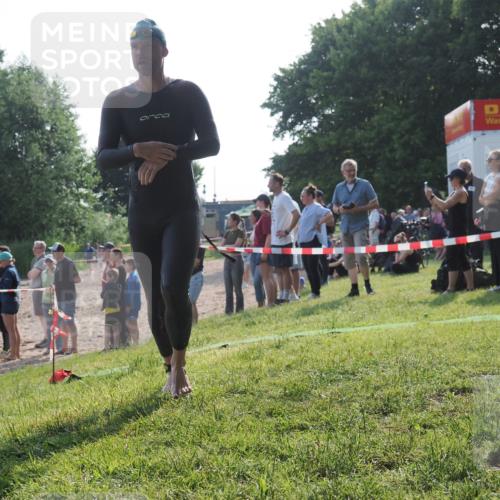 15.06.2025 - 27. Vierlanden-Triathlon KatJ http://msf.ph/oto/7979366 15.06.2025 08:43:16 Schwimmen 11, 72, 100, 102, 139 meine-sportfotos.de