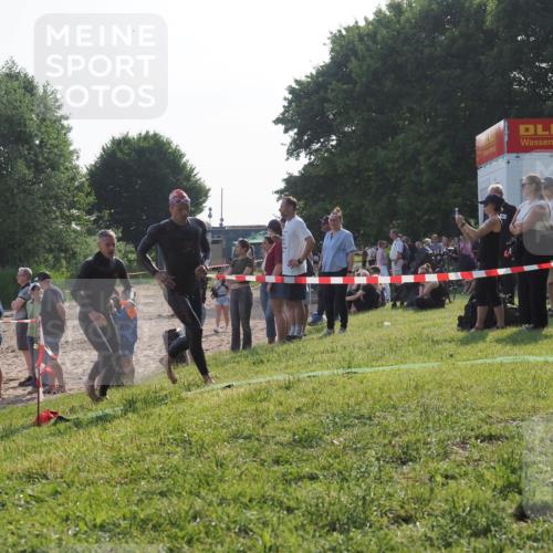 15.06.2025 - 27. Vierlanden-Triathlon KatJ http://msf.ph/oto/7979370 15.06.2025 08:43:21 Schwimmen 11, 102, 139, 148 meine-sportfotos.de