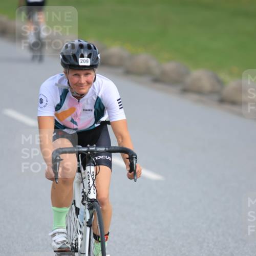 15.06.2025 - 27. Vierlanden-Triathlon H.Heesch http://msf.ph/oto/7979371 15.06.2025 10:32:38 Radfahren 12, 204, 209, 219, 261, 318, 327, 498 meine-sportfotos.de