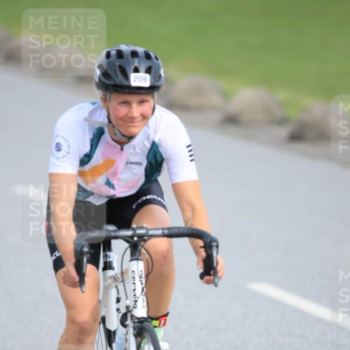 15.06.2025 - 27. Vierlanden-Triathlon H.Heesch http://msf.ph/oto/7979378 15.06.2025 10:32:38 Radfahren 12, 204, 209, 219, 261, 318, 327, 498 meine-sportfotos.de