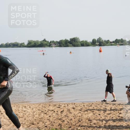 21.06.2025 - 27. Vierlanden-Triathlon MichiJ http://msf.ph/oto/7979381 15.06.2026 08:58:07 Schwimmen 151, 157 meine-sportfotos.de