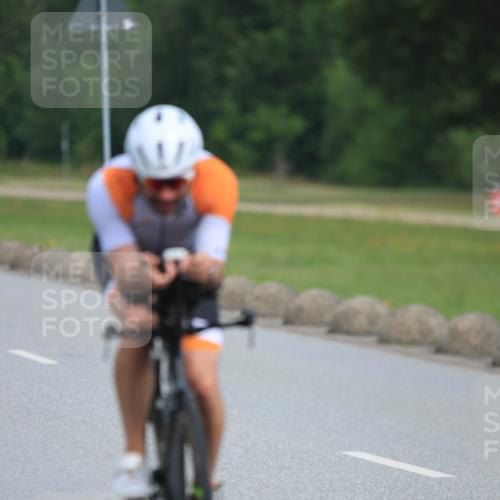15.06.2025 - 27. Vierlanden-Triathlon H.Heesch http://msf.ph/oto/7979416 15.06.2025 10:32:55 Radfahren 145, 222, 307, 503 meine-sportfotos.de